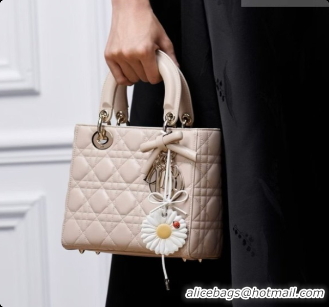Good Product Dior Daisy Bag Charm in Yellow and White Calfskin D090342 2026