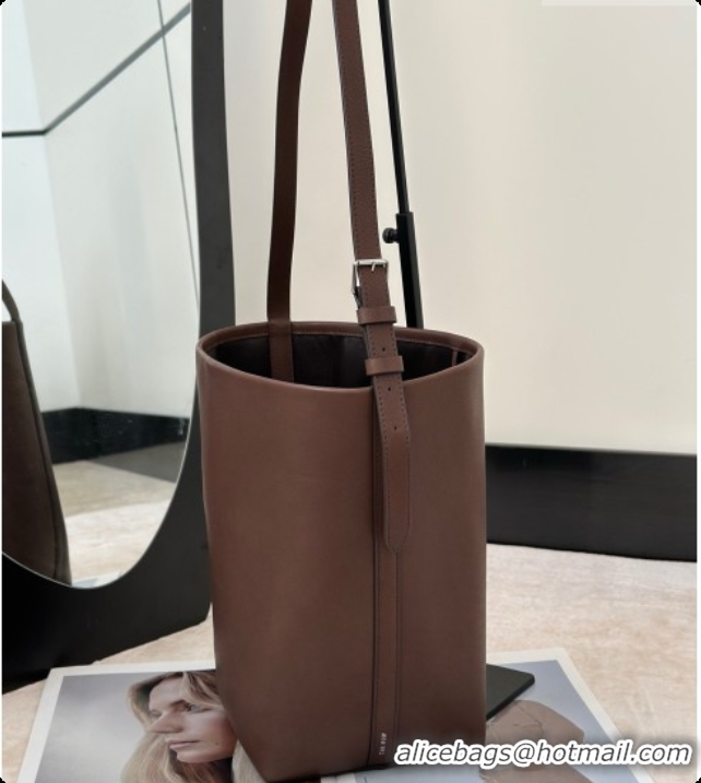 Good Looking The Row Park Bucket Bag in Masoni Leather 8860 Dark Brown 2026