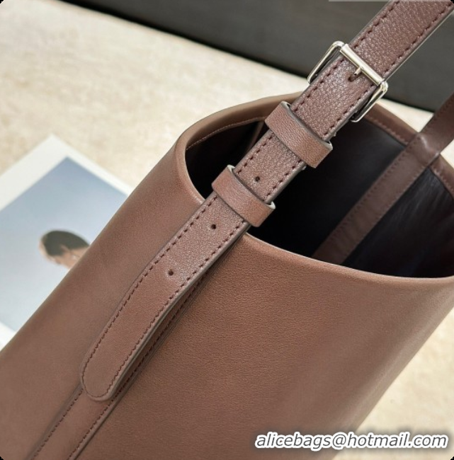 Good Looking The Row Park Bucket Bag in Masoni Leather 8860 Dark Brown 2026