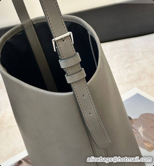 Luxurious The Row Park Bucket Bag in Masoni Leather 8860 Grey 2026