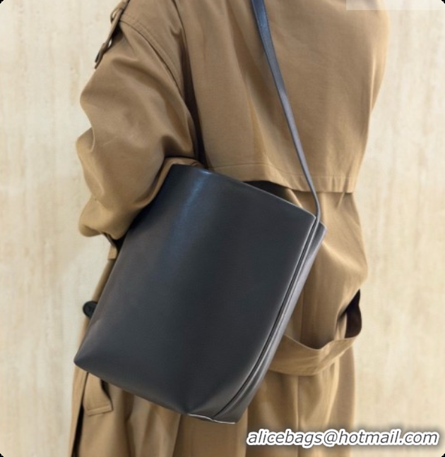 Low Price The Row Park Bucket Bag in Masoni Leather 8860 Black 2026