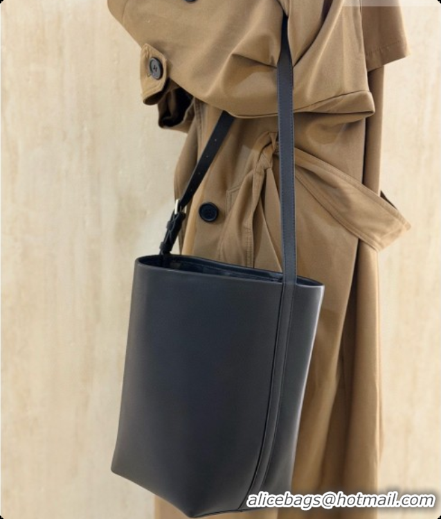 Low Price The Row Park Bucket Bag in Masoni Leather 8860 Black 2026