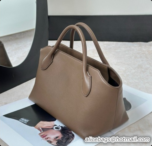 Good Quality The Row Terrasse Bauletto Bag in Grained Calfskin 8870 TR91448 Tawny Brown 2026