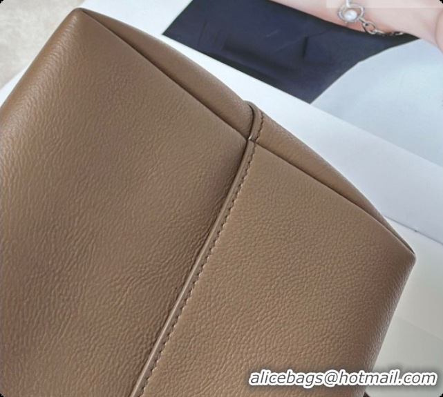 Good Quality The Row Terrasse Bauletto Bag in Grained Calfskin 8870 TR91448 Tawny Brown 2026