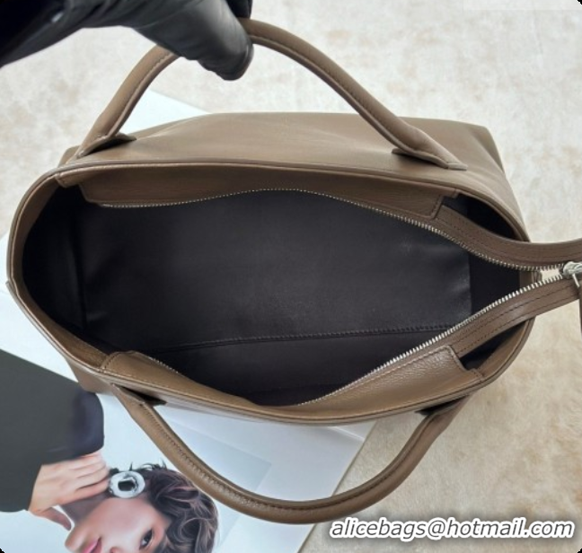 Good Quality The Row Terrasse Bauletto Bag in Grained Calfskin 8870 TR91448 Tawny Brown 2026