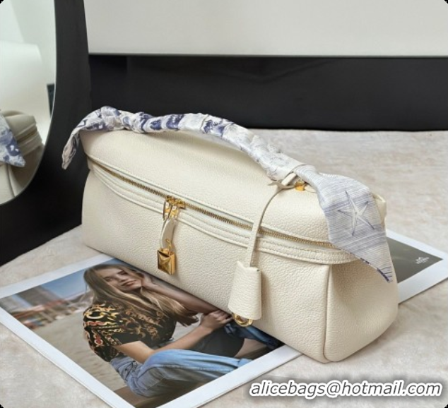 Feminine Loro Piana Extra Softy Bag L33 in Grained Calfskin 8813 White 2026