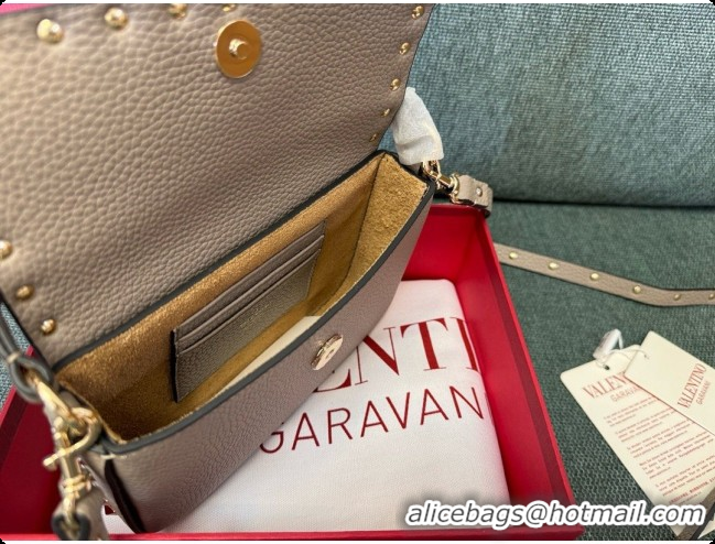 Good Looking Valentino Rockstud Grainy Calfskin Pouch 3022 Grey 2026