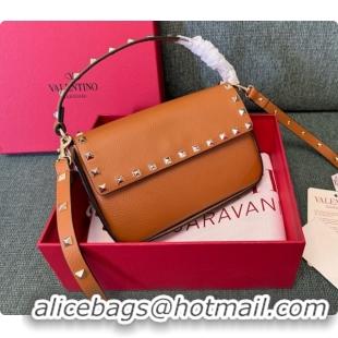 Pretty Style Valentino Rockstud Grainy Calfskin Pouch 3022 Brown 2026
