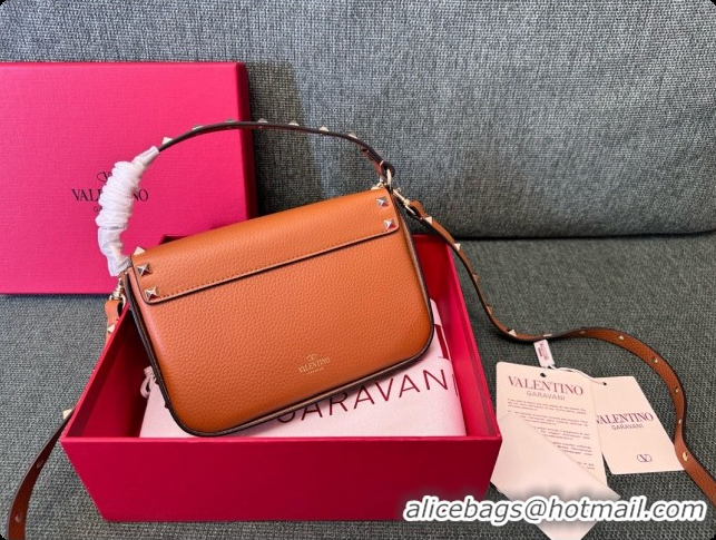 Pretty Style Valentino Rockstud Grainy Calfskin Pouch 3022 Brown 2026
