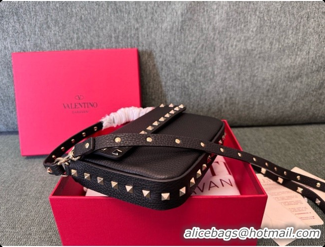 Sumptuous Valentino Rockstud Grainy Calfskin Pouch 3022 Black 2026