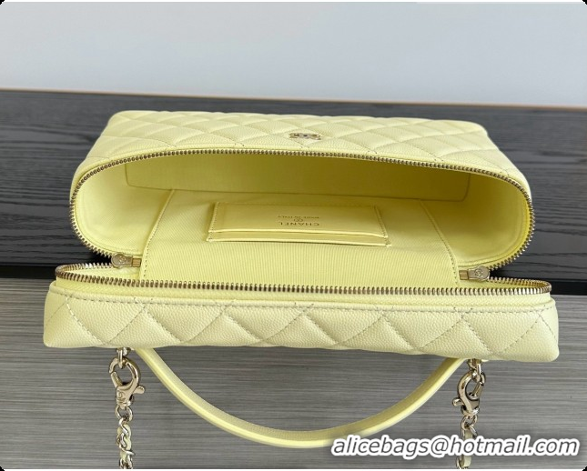 Pretty Style Chanel Vanity with Chain in Quilted Grained Calfskin CH100812 Yellow 2026 