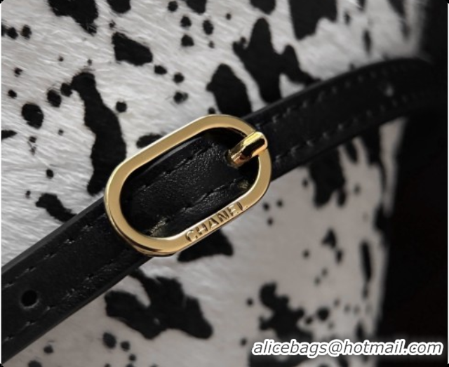 Top Quality Chanel Clutch with Leather Strap in Horse Hair AP5360 Black/White 2026