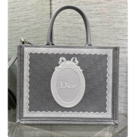 Sumptuous Dior Medium Dior Book Tote with Strap in Grey Dior Oblique Jacquard and Dior Médaillon 6090237 2026
