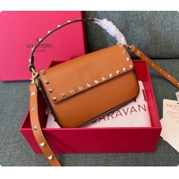 Pretty Style Valentino Rockstud Grainy Calfskin Pouch 3022 Brown 2026